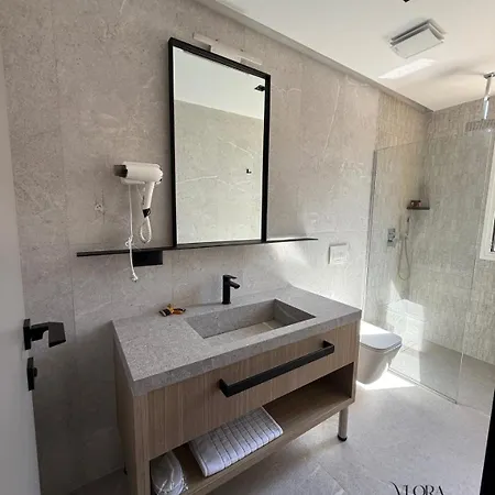 住宿加早餐酒店 Apandnrosm Vlorë